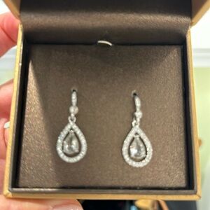 NWOT Carolee crystal Teardrop earrings